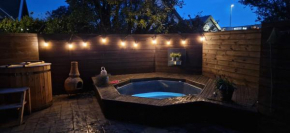 Luxury Villa, geothermal hot tub, for 8 person
